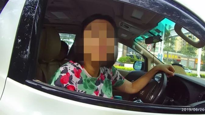 珠海交警启用无人机抓拍交通违法，500多司机被扣分